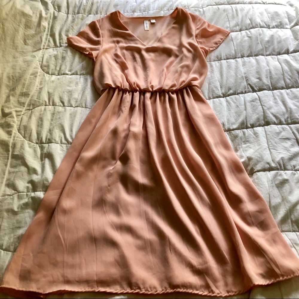 Short-Sleeved Pale Pink Dress